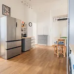 アパート Kaiser 04 By Rockchair L Superhost Status L 3 Bedrooms Boxspringbeds 2 Bathrooms L Cozy Family & Business Flair 155 Sqm 3 Balcony 4th Floor Elevator Up To 10 Guests Welcomes You! *