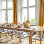 Kaiser 04 By Rockchair L Superhost Status L 3 Bedrooms Boxspringbeds 2 Bathrooms L Cozy Family & Business Flair 155 Sqm 3 Balcony 4th Floor Elevator Up To 10 Guests Welcomes You! *