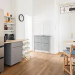 Kaiser 04 By Rockchair L Superhost Status L 3 Bedrooms Boxspringbeds 2 Bathrooms L Cozy Family & Business Flair 155 Sqm 3 Balcony 4th Floor Elevator Up To 10 Guests Welcomes You! ベルリン