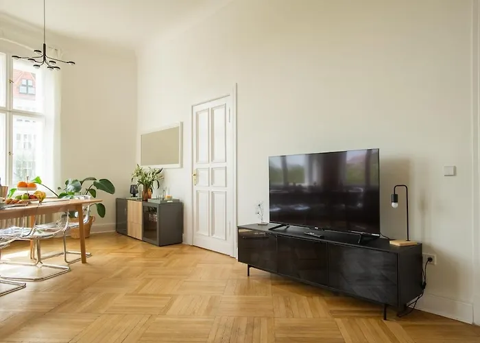 Kaiser 04 By Rockchair L Superhost Status L 3 Bedrooms Boxspringbeds 2 Bathrooms L Cozy Family & Business Flair 155 Sqm 3 Balcony 4th Floor Elevator Up To 10 Guests Welcomes You! 베를린