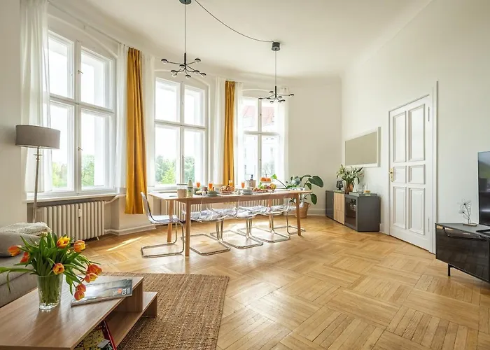 Kaiser 04 By Rockchair L Superhost Status L 3 Bedrooms Boxspringbeds 2 Bathrooms L Cozy Family & Business Flair 155 Sqm 3 Balcony 4th Floor Elevator Up To 10 Guests Welcomes You! 아파트 베를린