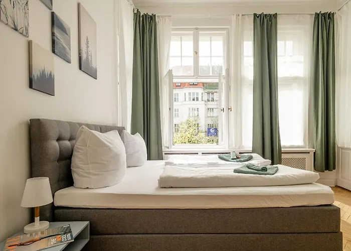 Kaiser 04 By Rockchair L Superhost Status L 3 Bedrooms Boxspringbeds 2 Bathrooms L Cozy Family & Business Flair 155 Sqm 3 Balcony 4th Floor Elevator Up To 10 Guests Welcomes You!