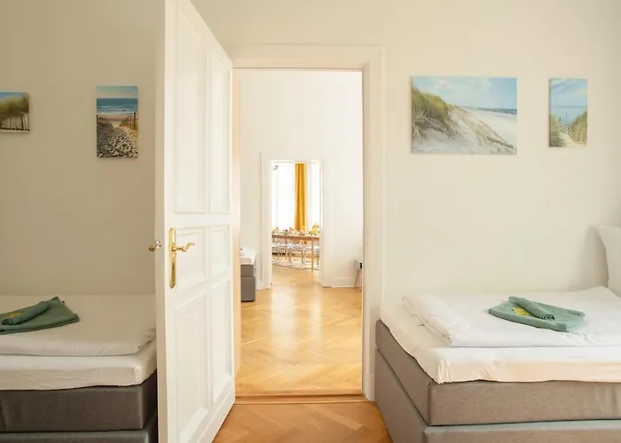 Kaiser 04 By Rockchair L Superhost Status L 3 Bedrooms Boxspringbeds 2 Bathrooms L Cozy Family & Business Flair 155 Sqm 3 Balcony 4th Floor Elevator Up To 10 Guests Welcomes You! 아파트