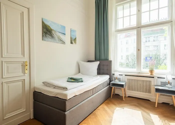 Kaiser 04 By Rockchair L Superhost Status L 3 Bedrooms Boxspringbeds 2 Bathrooms L Cozy Family & Business Flair 155 Sqm 3 Balcony 4th Floor Elevator Up To 10 Guests Welcomes You! 아파트 베를린