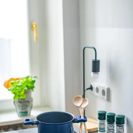 Kaiser 04 By Rockchair L Superhost Status L 3 Bedrooms Boxspringbeds 2 Bathrooms L Cozy Family & Business Flair 155 Sqm 3 Balcony 4th Floor Elevator Up To 10 Guests Welcomes You! * 베를린