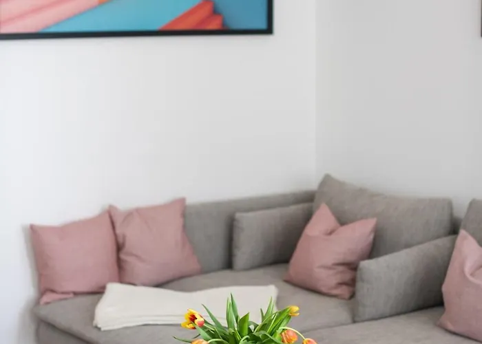 Kaiser 04 By Rockchair L Superhost Status L 3 Bedrooms Boxspringbeds 2 Bathrooms L Cozy Family & Business Flair 155 Sqm 3 Balcony 4th Floor Elevator Up To 10 Guests Welcomes You! *