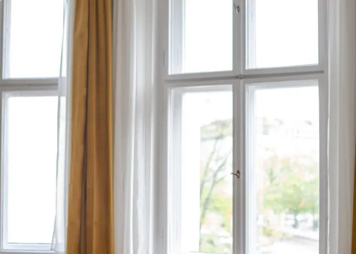 Kaiser 04 By Rockchair L Superhost Status L 3 Bedrooms Boxspringbeds 2 Bathrooms L Cozy Family & Business Flair 155 Sqm 3 Balcony 4th Floor Elevator Up To 10 Guests Welcomes You! * Berlim