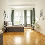 Apartmán Kaiser 04 By Rockchair L Superhost Status L 3 Bedrooms Boxspringbeds 2 Bathrooms L Cozy Family & Business Flair 155 Sqm 3 Balcony 4th Floor Elevator Up To 10 Guests Welcomes You!