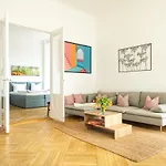 Kaiser 04 By Rockchair L Superhost Status L 3 Bedrooms Boxspringbeds 2 Bathrooms L Cozy Family & Business Flair 155 Sqm 3 Balcony 4th Floor Elevator Up To 10 Guests Welcomes You! Apartmán Berlín