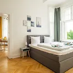 Apartmán Kaiser 04 By Rockchair L Superhost Status L 3 Bedrooms Boxspringbeds 2 Bathrooms L Cozy Family & Business Flair 155 Sqm 3 Balcony 4th Floor Elevator Up To 10 Guests Welcomes You! *