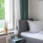 Kaiser 04 By Rockchair L Superhost Status L 3 Bedrooms Boxspringbeds 2 Bathrooms L Cozy Family & Business Flair 155 Sqm 3 Balcony 4th Floor Elevator Up To 10 Guests Welcomes You! Apartmán Berlín
