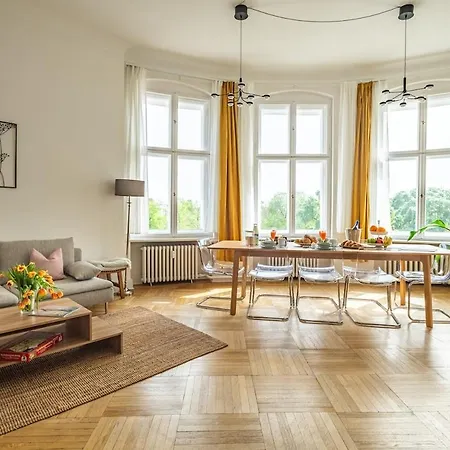 Apartmán Kaiser 04 By Rockchair L Superhost Status L 3 Bedrooms Boxspringbeds 2 Bathrooms L Cozy Family & Business Flair 155 Sqm 3 Balcony 4th Floor Elevator Up To 10 Guests Welcomes You! Berlín