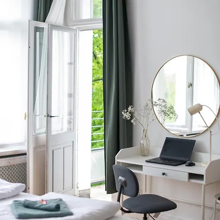 Kaiser 04 By Rockchair L Superhost Status L 3 Bedrooms Boxspringbeds 2 Bathrooms L Cozy Family & Business Flair 155 Sqm 3 Balcony 4th Floor Elevator Up To 10 Guests Welcomes You! Berlin
