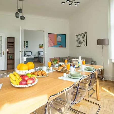 Apartment Kaiser 04 By Rockchair L Superhost Status L 3 Bedrooms Boxspringbeds 2 Bathrooms L Cozy Family & Business Flair 155 Sqm 3 Balcony 4th Floor Elevator Up To 10 Guests Welcomes You!