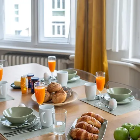 Kaiser 04 By Rockchair L Superhost Status L 3 Bedrooms Boxspringbeds 2 Bathrooms L Cozy Family & Business Flair 155 Sqm 3 Balcony 4th Floor Elevator Up To 10 Guests Welcomes You! Berlin