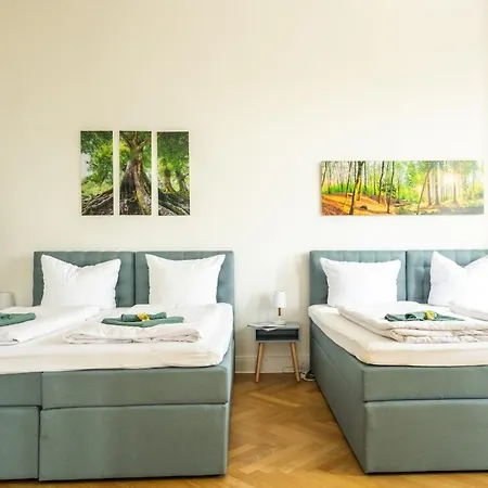 Kaiser 04 By Rockchair L Superhost Status L 3 Bedrooms Boxspringbeds 2 Bathrooms L Cozy Family & Business Flair 155 Sqm 3 Balcony 4th Floor Elevator Up To 10 Guests Welcomes You! Διαμέρισμα