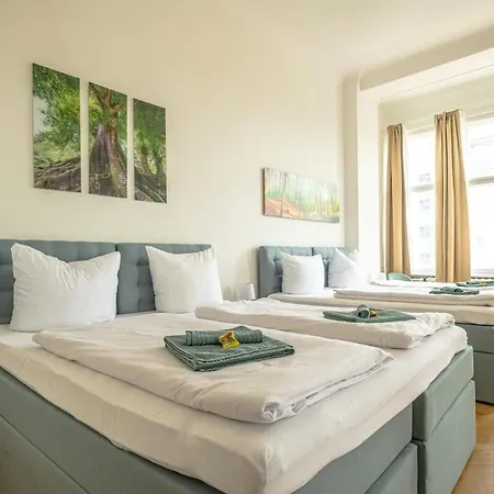 Kaiser 04 By Rockchair L Superhost Status L 3 Bedrooms Boxspringbeds 2 Bathrooms L Cozy Family & Business Flair 155 Sqm 3 Balcony 4th Floor Elevator Up To 10 Guests Welcomes You! * ברלין