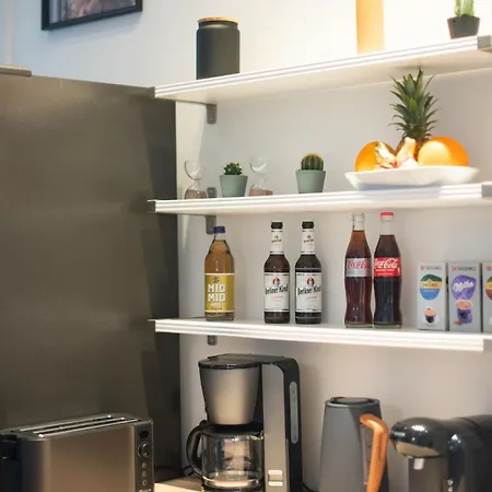 Kaiser 04 By Rockchair L Superhost Status L 3 Bedrooms Boxspringbeds 2 Bathrooms L Cozy Family & Business Flair 155 Sqm 3 Balcony 4th Floor Elevator Up To 10 Guests Welcomes You! דירה