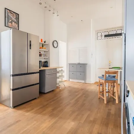 Apartment Kaiser 04 By Rockchair L Superhost Status L 3 Bedrooms Boxspringbeds 2 Bathrooms L Cozy Family & Business Flair 155 Sqm 3 Balcony 4th Floor Elevator Up To 10 Guests Welcomes You! *