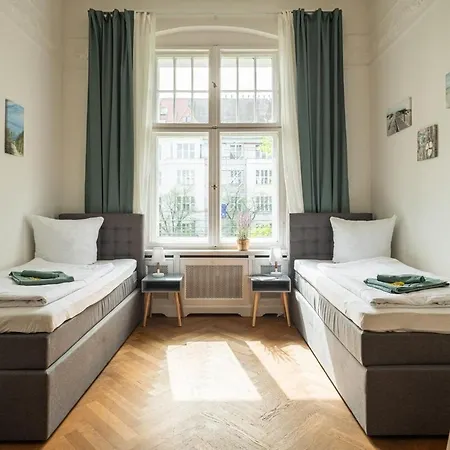 דירה Kaiser 04 By Rockchair L Superhost Status L 3 Bedrooms Boxspringbeds 2 Bathrooms L Cozy Family & Business Flair 155 Sqm 3 Balcony 4th Floor Elevator Up To 10 Guests Welcomes You! ברלין