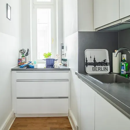 Kaiser 04 By Rockchair L Superhost Status L 3 Bedrooms Boxspringbeds 2 Bathrooms L Cozy Family & Business Flair 155 Sqm 3 Balcony 4th Floor Elevator Up To 10 Guests Welcomes You! Διαμέρισμα *
