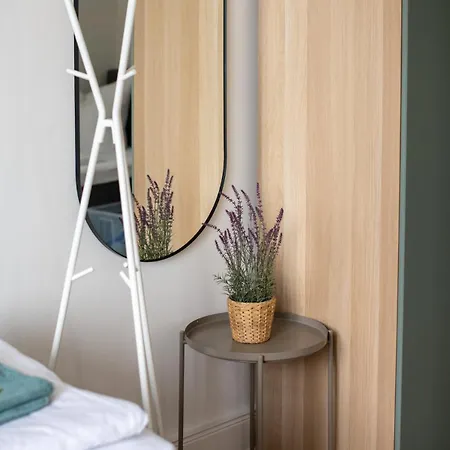 Kaiser 04 By Rockchair L Superhost Status L 3 Bedrooms Boxspringbeds 2 Bathrooms L Cozy Family & Business Flair 155 Sqm 3 Balcony 4th Floor Elevator Up To 10 Guests Welcomes You! * ברלין