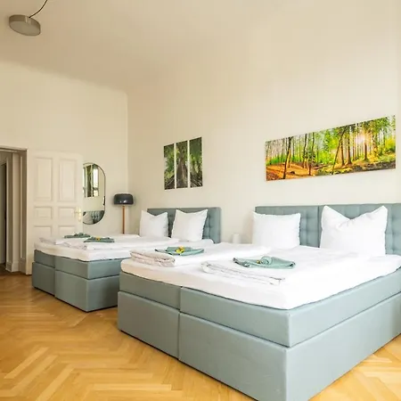 Apartment Kaiser 04 By Rockchair L Superhost Status L 3 Bedrooms Boxspringbeds 2 Bathrooms L Cozy Family & Business Flair 155 Sqm 3 Balcony 4th Floor Elevator Up To 10 Guests Welcomes You! *