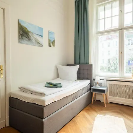 Kaiser 04 By Rockchair L Superhost Status L 3 Bedrooms Boxspringbeds 2 Bathrooms L Cozy Family & Business Flair 155 Sqm 3 Balcony 4th Floor Elevator Up To 10 Guests Welcomes You! Apartment Berlin