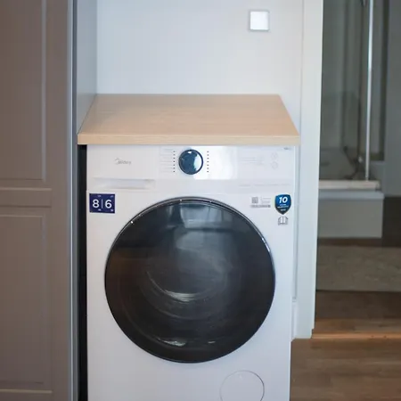 Kaiser 04 By Rockchair L Superhost Status L 3 Bedrooms Boxspringbeds 2 Bathrooms L Cozy Family & Business Flair 155 Sqm 3 Balcony 4th Floor Elevator Up To 10 Guests Welcomes You! דירה *