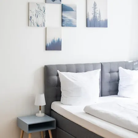 Kaiser 04 By Rockchair L Superhost Status L 3 Bedrooms Boxspringbeds 2 Bathrooms L Cozy Family & Business Flair 155 Sqm 3 Balcony 4th Floor Elevator Up To 10 Guests Welcomes You! *