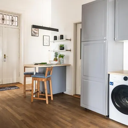 Kaiser 04 By Rockchair L Superhost Status L 3 Bedrooms Boxspringbeds 2 Bathrooms L Cozy Family & Business Flair 155 Sqm 3 Balcony 4th Floor Elevator Up To 10 Guests Welcomes You! * Βερολίνο