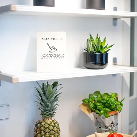 Kaiser 04 By Rockchair L Superhost Status L 3 Bedrooms Boxspringbeds 2 Bathrooms L Cozy Family & Business Flair 155 Sqm 3 Balcony 4th Floor Elevator Up To 10 Guests Welcomes You! Apartment