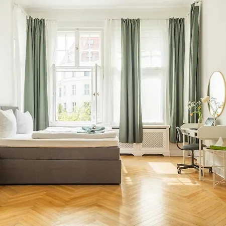 Apartment Kaiser 04 By Rockchair L Superhost Status L 3 Bedrooms Boxspringbeds 2 Bathrooms L Cozy Family & Business Flair 155 Sqm 3 Balcony 4th Floor Elevator Up To 10 Guests Welcomes You!