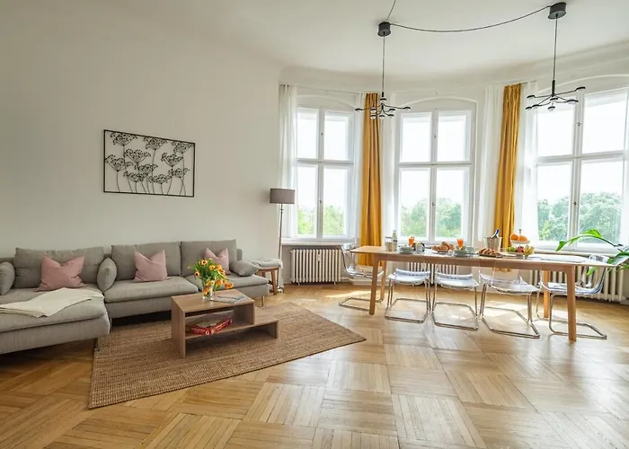 Kaiser 04 By Rockchair L Superhost Status L 3 Bedrooms Boxspringbeds 2 Bathrooms L Cozy Family & Business Flair 155 Sqm 3 Balcony 4th Floor Elevator Up To 10 Guests Welcomes You! *