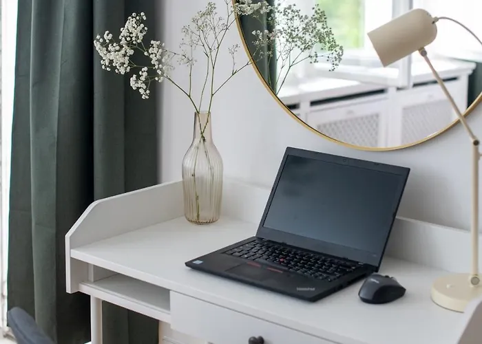 Kaiser 04 By Rockchair L Superhost Status L 3 Bedrooms Boxspringbeds 2 Bathrooms L Cozy Family & Business Flair 155 Sqm 3 Balcony 4th Floor Elevator Up To 10 Guests Welcomes You! *