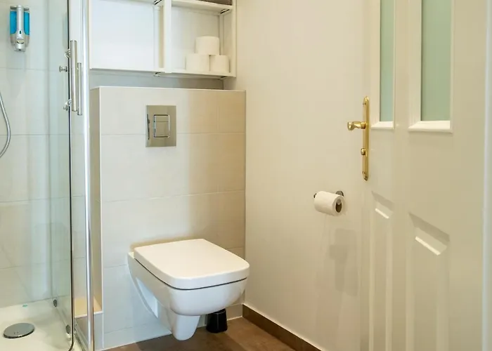 Kaiser 04 By Rockchair L Superhost Status L 3 Bedrooms Boxspringbeds 2 Bathrooms L Cozy Family & Business Flair 155 Sqm 3 Balcony 4th Floor Elevator Up To 10 Guests Welcomes You!