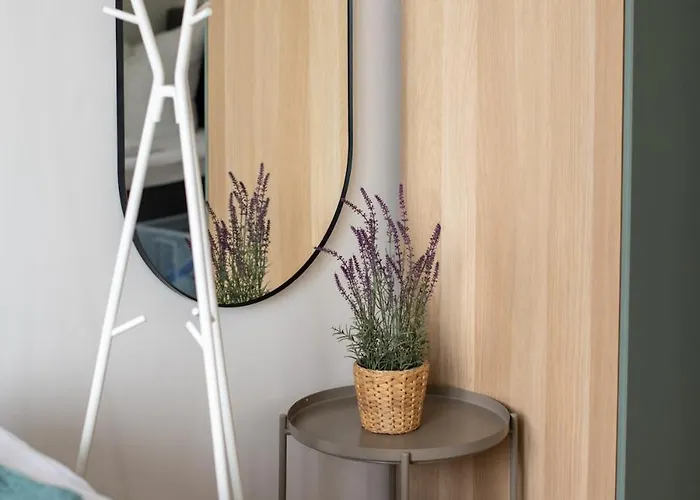 Kaiser 04 By Rockchair L Superhost Status L 3 Bedrooms Boxspringbeds 2 Bathrooms L Cozy Family & Business Flair 155 Sqm 3 Balcony 4th Floor Elevator Up To 10 Guests Welcomes You! * برلين