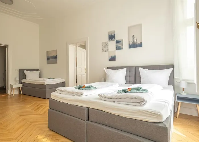 شقة Kaiser 04 By Rockchair L Superhost Status L 3 Bedrooms Boxspringbeds 2 Bathrooms L Cozy Family & Business Flair 155 Sqm 3 Balcony 4th Floor Elevator Up To 10 Guests Welcomes You!