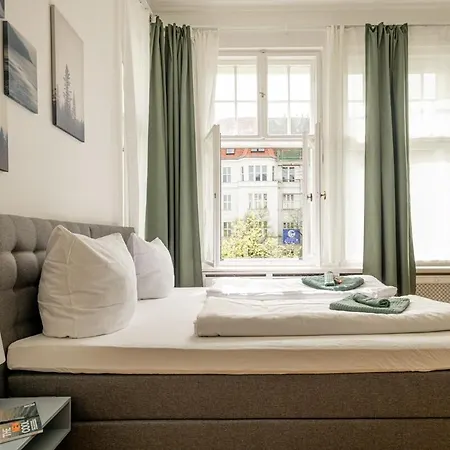 Kaiser 04 By Rockchair L Superhost Status L 3 Bedrooms Boxspringbeds 2 Bathrooms L Cozy Family & Business Flair 155 Sqm 3 Balcony 4th Floor Elevator Up To 10 Guests Welcomes You!