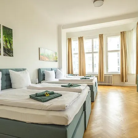 Kaiser 04 By Rockchair L Superhost Status L 3 Bedrooms Boxspringbeds 2 Bathrooms L Cozy Family & Business Flair 155 Sqm 3 Balcony 4th Floor Elevator Up To 10 Guests Welcomes You! *