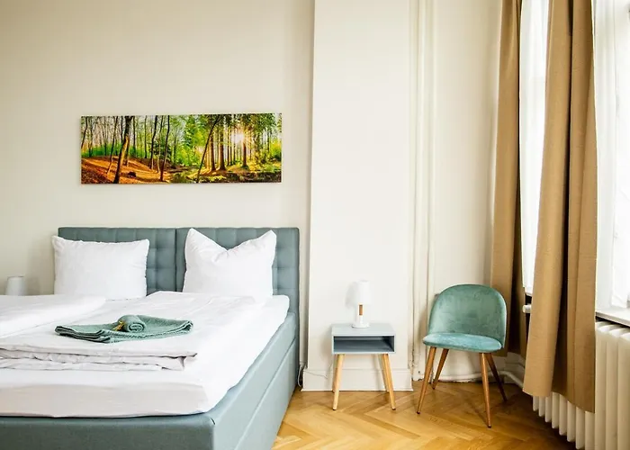 アパート Kaiser 04 By Rockchair L Superhost Status L 3 Bedrooms Boxspringbeds 2 Bathrooms L Cozy Family & Business Flair 155 Sqm 3 Balcony 4th Floor Elevator Up To 10 Guests Welcomes You! ベルリン