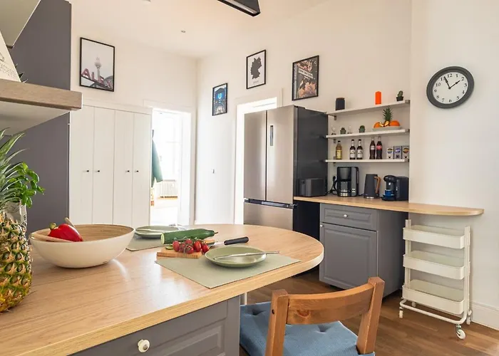 Kaiser 04 By Rockchair L Superhost Status L 3 Bedrooms Boxspringbeds 2 Bathrooms L Cozy Family & Business Flair 155 Sqm 3 Balcony 4th Floor Elevator Up To 10 Guests Welcomes You! アパート