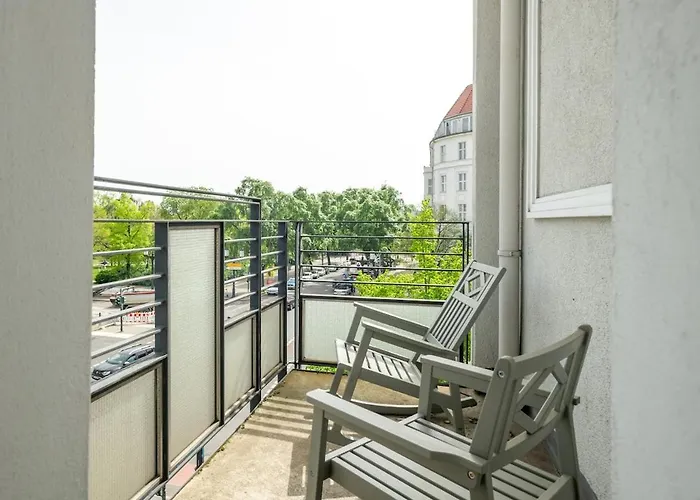 Kaiser 04 By Rockchair L Superhost Status L 3 Bedrooms Boxspringbeds 2 Bathrooms L Cozy Family & Business Flair 155 Sqm 3 Balcony 4th Floor Elevator Up To 10 Guests Welcomes You! *