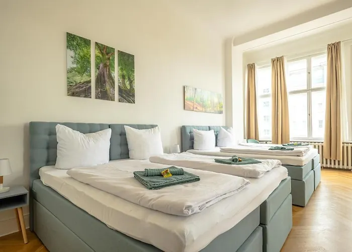 Kaiser 04 By Rockchair L Superhost Status L 3 Bedrooms Boxspringbeds 2 Bathrooms L Cozy Family & Business Flair 155 Sqm 3 Balcony 4th Floor Elevator Up To 10 Guests Welcomes You! * ベルリン