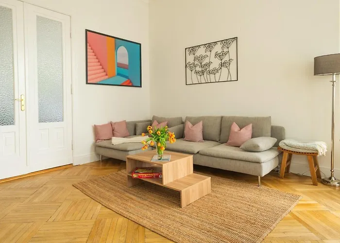 Kaiser 04 By Rockchair L Superhost Status L 3 Bedrooms Boxspringbeds 2 Bathrooms L Cozy Family & Business Flair 155 Sqm 3 Balcony 4th Floor Elevator Up To 10 Guests Welcomes You! * ベルリン