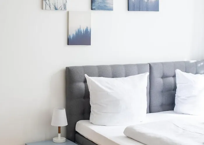 Kaiser 04 By Rockchair L Superhost Status L 3 Bedrooms Boxspringbeds 2 Bathrooms L Cozy Family & Business Flair 155 Sqm 3 Balcony 4th Floor Elevator Up To 10 Guests Welcomes You! *