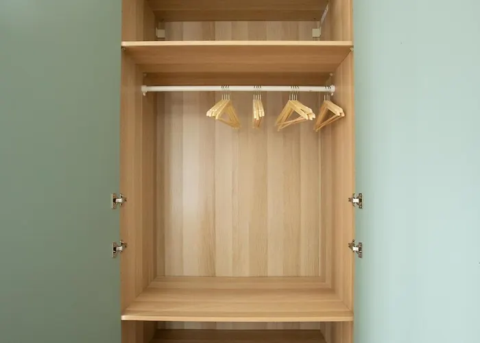 Kaiser 04 By Rockchair L Superhost Status L 3 Bedrooms Boxspringbeds 2 Bathrooms L Cozy Family & Business Flair 155 Sqm 3 Balcony 4th Floor Elevator Up To 10 Guests Welcomes You! ベルリン