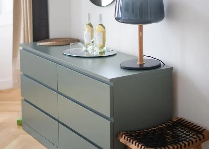 Kaiser 04 By Rockchair L Superhost Status L 3 Bedrooms Boxspringbeds 2 Bathrooms L Cozy Family & Business Flair 155 Sqm 3 Balcony 4th Floor Elevator Up To 10 Guests Welcomes You! *