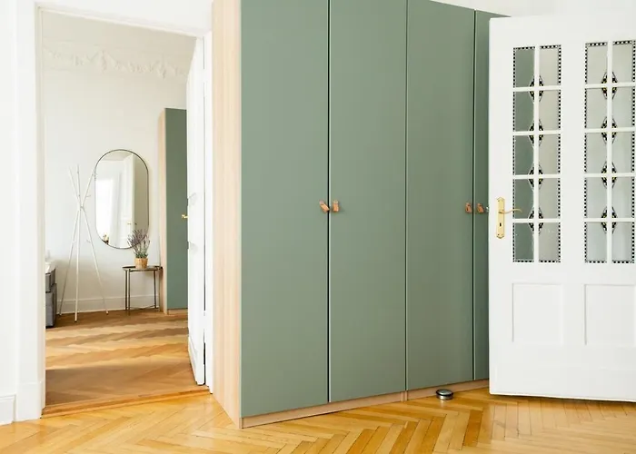 Kaiser 04 By Rockchair L Superhost Status L 3 Bedrooms Boxspringbeds 2 Bathrooms L Cozy Family & Business Flair 155 Sqm 3 Balcony 4th Floor Elevator Up To 10 Guests Welcomes You!