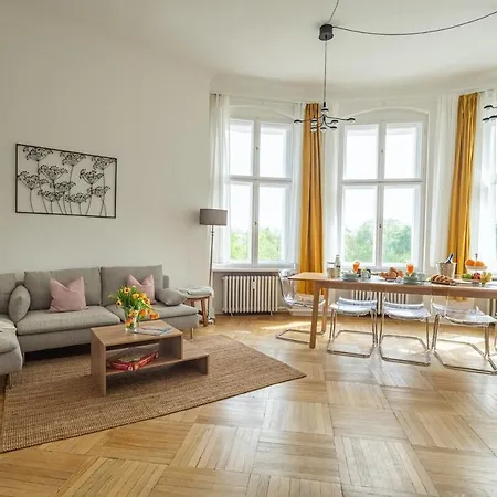 Kaiser 04 By Rockchair L Superhost Status L 3 Bedrooms Boxspringbeds 2 Bathrooms L Cozy Family & Business Flair 155 Sqm 3 Balcony 4th Floor Elevator Up To 10 Guests Welcomes You! *